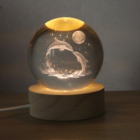 Boule de cristal de dessin animé en gros, lumineuse, sculptée en 3D, veilleuse, ornements de bureau, cadeaux créatifs, souvenirs, décoration en cristal