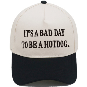Divertente cappellino da baseball vintage ricamato con la scritta 'IT'S A BAD DAY TO BE A HOTDOG' a blocchi di colore, per uomo e donna, casual, per l'uso all'aperto. - Product Image 2
