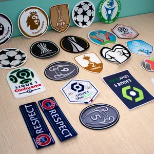 カスタマイズされたデザインの熱転写印刷カスタムサッカークラブロゴ3D植毛パッチ
