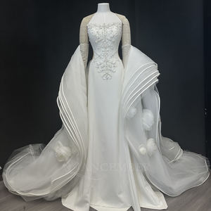 Robe de mariée de luxe moderne Nt27 en satin avec appliques, traîne chapelle, blanche, style robe de bal - Product Image 5