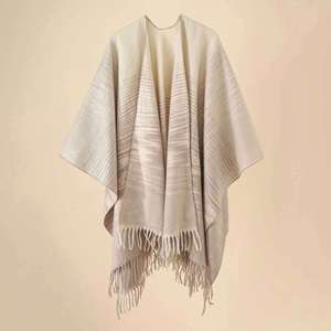 Chal largo de lana de lujo para mujer, estilo poncho grueso con borlas, ideal para invierno, venta al por mayor - Product Image 3