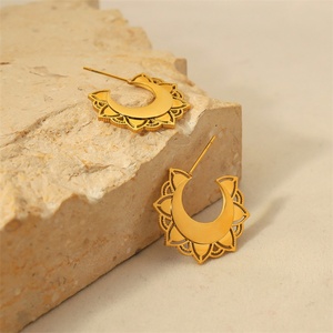 ต่างหูทองชุบ 18k สไตล์วินเทจ ลายพระอาทิตย์พระจันทร์แบบกลวง - Product Image 2