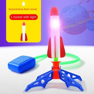 Lanzador de juguete para niños de exterior con cohete disparador y base de suelo iluminada, hecho de plástico - Product Image 6