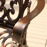 Chaise à bascule classique en aluminium moulé, motif vigne, design européen, avec poignée, pour usage extérieur, villa, cour, hôtel, entrepôt