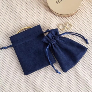 Sac à bijoux en tissu velours - Matériau recyclable - Design imprimé à l'écran - Pochette cadeau et sac gourde pour le rangement de bijoux et de montres - Product Image 5