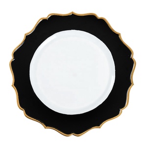 Assiettes de présentation irrégulières en plastique noir, rose et bleu de 13 pouces avec bord doré et motif floral pour la décoration de mariages, fêtes et événements - Product Image 1