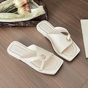 รองเท้าแตะสไลด์สไตล์ฝรั่งเศสแบบโปร่ง รุ่นใหม่ประจำฤดูร้อนปี 2026 หัวเหลี่ยมแบบโรมัน แฟชั่นสำหรับผู้หญิง ใช้งานได้หลากหลาย เหมาะสำหรับใส่กลางแจ้ง - Product Image 6