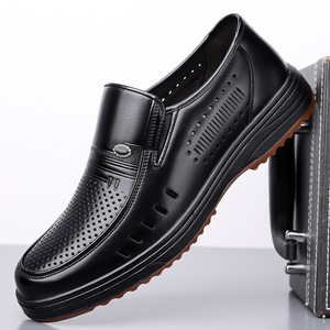 Sandalias de verano para hombre, transpirables, con diseño hueco, de cuero, con punta cerrada, suela de goma, estilo papá. - Product Image 1