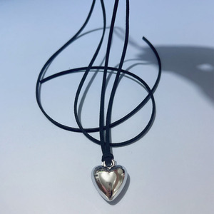 Collana con Ciondolo a Cuore Nero per Donne, Stile Pelle, Charm 3D a Cuore, Gioiello da Collo Semplice e alla Moda - Product Image 4