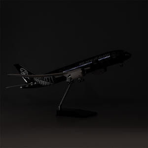 โมเดลเครื่องบินไดแคสต์เรซิ่น แอร์นิวซีแลนด์ โบอิ้ง บี787 ขนาด 1/130 ความยาว 43 ซม. พร้อมไฟ LED และล้อลงจอด - Product Image 1