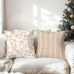 Những chiếc gối trang trí ấm cúng với họa tiết lá và hình học trên chiếc ghế sofa trang trí lễ hội. - Product Image 3