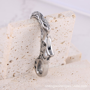 Collar con colgante de calavera de animal de acero de titanio para hombre, estilo retro, modelo SP1079-1080 - Product Image 1