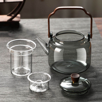 Théière moderne en verre borosilicate avec poignée en bois, compatible cuisinière, 1100 ml, transparente, gris fumé, avec infuseur amovible pour thé et fruits