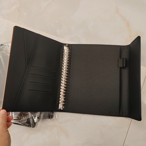 Carnet à anneaux A5 en cuir PU personnalisé avec logo, rechargeable, avec emplacements pour cartes, attache pour stylo, pour bureau, papier 100 g/m², à feuilles mobiles, avec boucle - Product Image 3