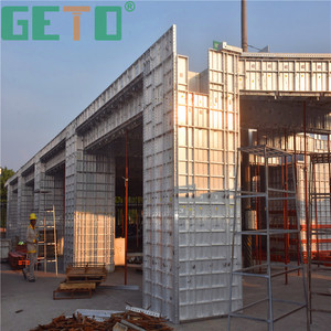 Nuevos moldes de hormigón con las columnas de la estructura - Product Image 5