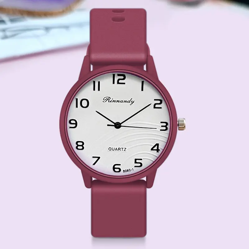 WJ-10869 Groothandel Mode 2023 Nieuwe Luxe Horloges Vrouwen Rubber Mix Kleuren Blauw Kwarts Siliconen Band Horloges