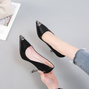 Zapatos de Tacón Alto Stiletto de Piel Vacuna Genuina para Mujer, Punta Puntiaguda, Negros, 9 cm, Zapatos de Trabajo - Product Image 3