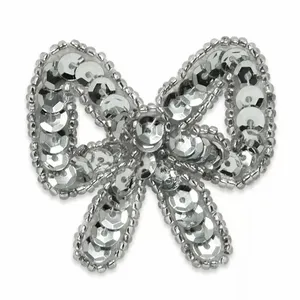 Toppa scintillante personalizzata con nodo a farfalla Applique ricamata in ferro ricamato lucido su graziose toppe con paillettes per abbigliamento