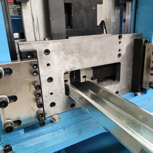 Máquina de fabricación de correas C <span class=keywords><strong>Z</strong></span> más barata, marco de acero, acero C U <span class=keywords><strong>Z</strong></span> W en forma de L, perfil de correa, máquina formadora de rollos - Product Image 4