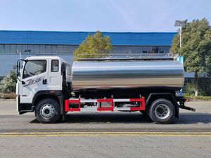 Camión Cisterna de Leche Diésel FAW 4x2, 150-250hp, 8000kg Peso Bruto Vehicular, 3.78 CdM Volumen Efectivo, Acero al Carbono Q235B, Emisión Euro 2-6 - Product Image 3