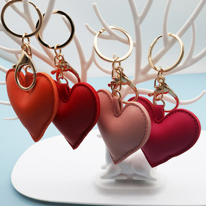 Breloques de sac de luxe tendance pour ornement de sac à main, pendentif pour femmes et filles, porte-clés cœur en cuir PU - Product Image 1