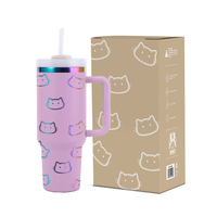 Gobelet isotherme H2.0 40oz à double paroi, gravé au laser, sans BPA, avec revêtement poudré, poignée et paille, motif dessin animé personnalisé KT ST