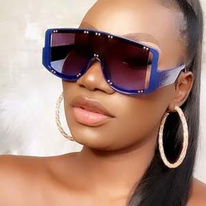 Gafas de Sol Cuadradas con Logotipo Personalizado de Última Moda 2021 para Mujer, Protección UV400, con Remaches, Forma de Escudo, Gafas de Sol Extra Grandes para Mujer - Product Image 4