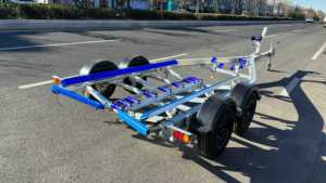 Remorque de bateau en aluminium durable à double essieu de 21 pieds avec lits superposés en polyéthylène, poids du véhicule de 450 kg pour les bateaux de 18 à 20 pieds avec VIN et DOT - Product Image 4