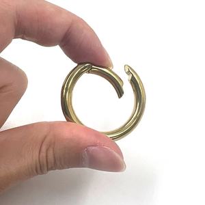 卸売スプリングキーリングスーツケースバッグハンドバッグハードウェアアクセサリースナップフックソリッドブラスラウンドメタルスプリングキーリングフック - Product Image 5