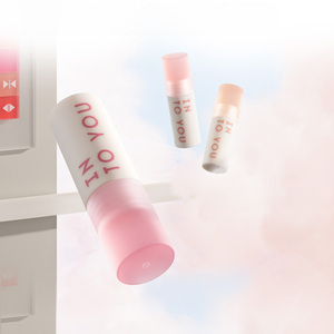 Mousse Labial INTO YOU 'Adore with You' con Textura de Nube - Acabado Mate Terciopelo Ligero, Resistente a la Transferencia, para un Look Natural - Product Image 6
