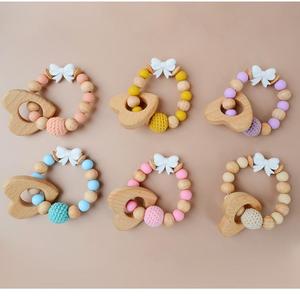 Haute qualité Crochet bébé doux Silicone perles arc <span class=keywords><strong>anneau</strong></span> <span class=keywords><strong>de</strong></span> <span class=keywords><strong>dentition</strong></span> Bracelet jouets nouveau-né hêtre naturel en <span class=keywords><strong>bois</strong></span> en forme <span class=keywords><strong>de</strong></span> coeur <span class=keywords><strong>anneau</strong></span> <span class=keywords><strong>de</strong></span> <span class=keywords><strong>dentition</strong></span> - Product Image 3
