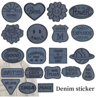 Écussons personnalisés en denim sergé brodé de haute précision avec adhésif 3M pour le bricolage à la mode sur les vêtements et les chapeaux