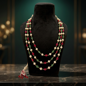 Collar de Oro de 22k con Hermosas Perlas y Borlas GoldSutra para Ceremonias Religiosas Femeninas, Elegancia Desatada - Product Image 3