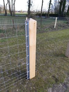 Poteau de clôture pour chevaux en acier galvanisé résistant aux intempéries, hauteur 4 pieds, respectueux de l'environnement, modélisation 3D disponible, pour périmètre de ferme - Product Image 1