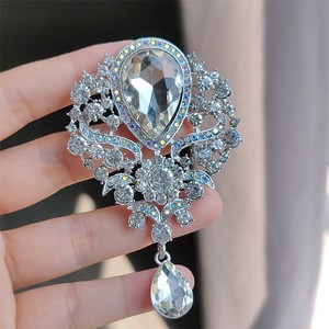 Broche de Flor Moderno y Personalizado con Pedrería Colorida, Aleación Perforada, Chapado en Oro, Joyería de Alta Calidad para Hombres y Mujeres, Fiesta de Compromiso - Product Image 2