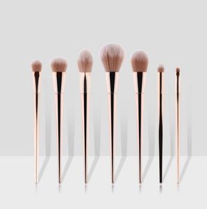 7 Stück Roségold Shiny Texture Plating Champagner <span class=keywords><strong>Mekap</strong></span> Pinsel Frauen Make-up Tools Mischen Kosmetik Pinsel Set für Gesicht & Concealer - Product Image 1