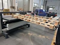 Machine de récupération de palettes en bois semi-automatique à scie à ruban pour la découpe de planches de palettes