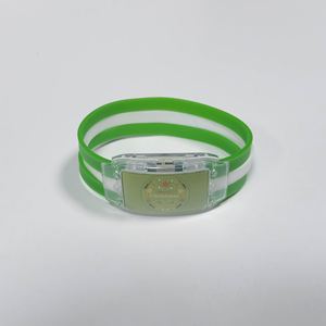 Bracelets en silicone lumineux à LED avec logo personnalisé, bracelets à breloques clignotants pour les fêtes et les concerts - Product Image 4