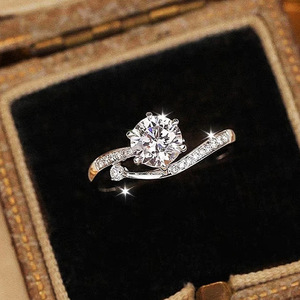 Anello dal Design Elegante Stile Classico per Donne - Product Image 1
