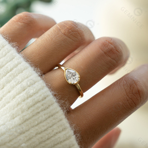 Gemnel - Juego de Joyería de Plata de Ley 925 con Diseño Minimalista, Collar con Colgante de Zirconia en Forma de Pera y Anillo - Product Image 3
