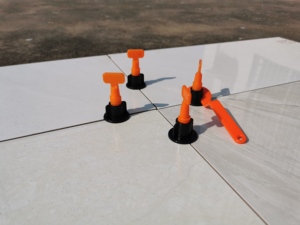 Système de nivellement de carreaux en T réutilisable haute performance Sunsbuild, avec goupilles de verrouillage en T en acier inoxydable, pour une installation de carreaux de sol améliorée - Product Image 6