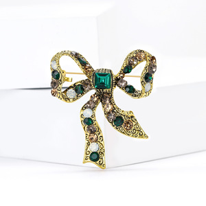 ヴィンテージ クリスタル ボウ ブローチ 女性用 - Product Image 2