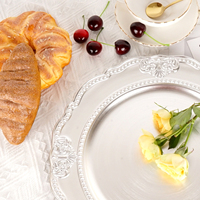 Assiettes de présentation argentées de style cour de 13 pouces en gros, assiettes de présentation de table 2023, assiettes de présentation pour mariage, dîner