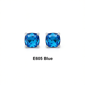 Boucles d'oreilles clous bleues E605, cristal taille coussin, strass serti griffe, bijoux de mode unisexe classiques et géométriques - Product Image 1