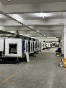 Máquina de Perforación y Roscado T600L con Cargador de 21 Herramientas y Área de Trabajo de 700x420mm para Producción en Fábrica de Piezas de Carcasas Electrónicas - Product Image 1