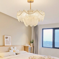 Suspension de luxe en verre dépoli texturé, hauteur réglable, style moderne français, avec chaîne de perles dorée, intensité variable 3000-6000K, pour salon