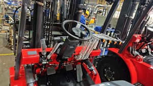 Xe nâng dầu 3 tấn 5 tấn, động cơ kèm hệ thống truyền động thủy lực, phụ tùng TCM Isuzu, camera CCTV có đèn laser, cần nâng CP - Product Image 5