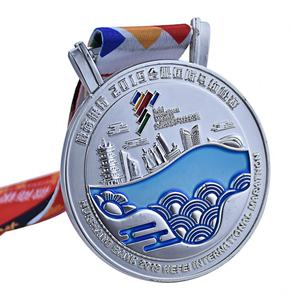 עיצוב לוגו מדליות מדליון מתכת בהתאמה אישית סגסוגת אבץ פרס צבע כחול שקוף צבע הרים הרים מדליית טיפוס עם סרט - Product Image 1