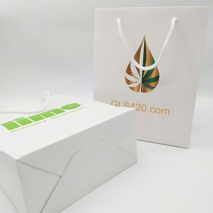 Sacs en papier cartonné blanc de luxe personnalisés avec logo imprimé en sérigraphie, sacs de shopping écologiques colorés - Product Image 2