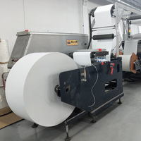 Autocollant d'étiquette en papier auto-adhésif semi-brillant de haute qualité 80gsm en rouleaux jumbo pour l'expédition d'étiquettes de codes à barres